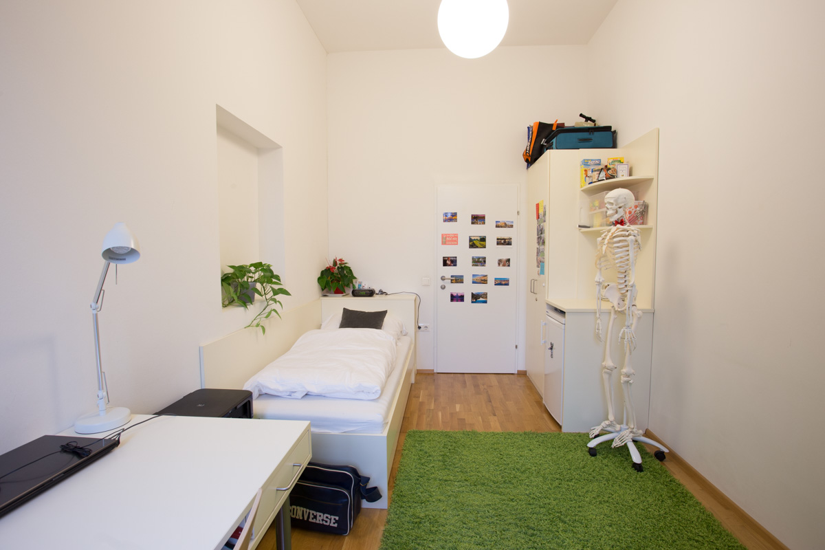 STUDENT EDUCATION, STUDENT LIFE* The Student: Concept and When one surveys the European scene, it is striking that there is not a single and no hard-and-fast distinction was made between the concepts pupil and student. Studenten und Gelehrte: Studien zur Sozial- und
